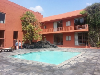 Дом Эдуардо Лопеса Прието,  внутренний двор с бассейном