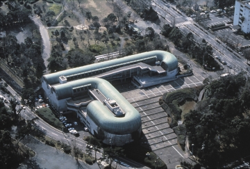 Центральная  библиотека Китакюсю (“Kitakyushu Central Library”), префектура Фукуока, Япония,  1973–1974